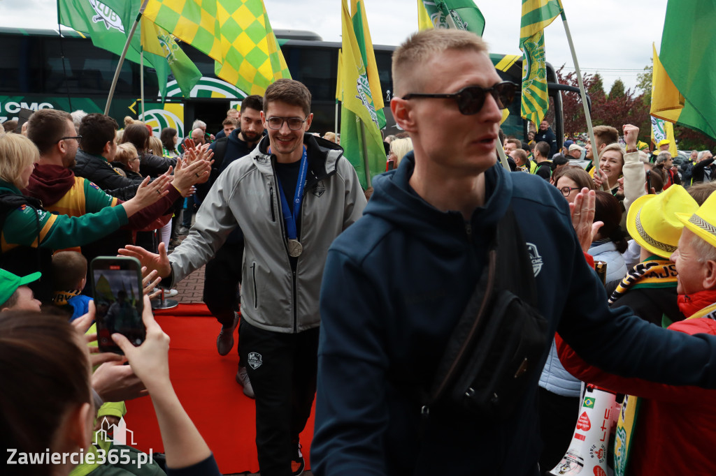 Fotorelacja: Piękne powitanie  Aluron CMC Warta Zawiercie