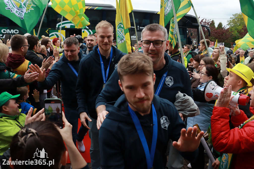 Fotorelacja: Piękne powitanie  Aluron CMC Warta Zawiercie
