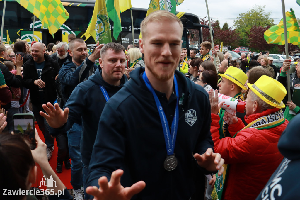 Fotorelacja: Piękne powitanie  Aluron CMC Warta Zawiercie