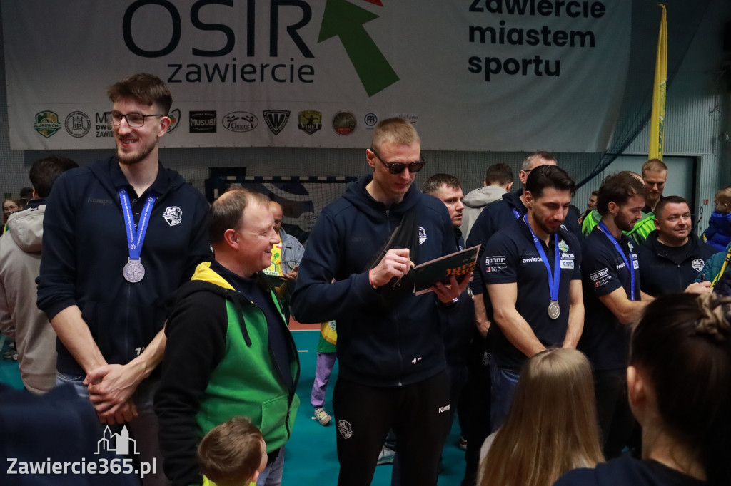 Fotorelacja: Piękne powitanie  Aluron CMC Warta Zawiercie