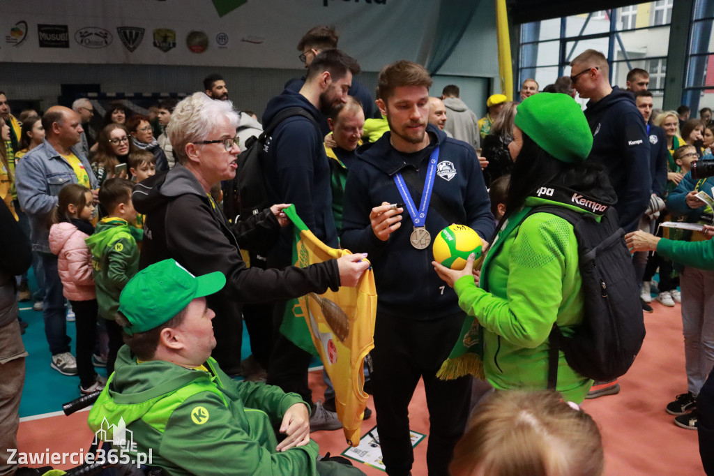 Fotorelacja: Piękne powitanie  Aluron CMC Warta Zawiercie