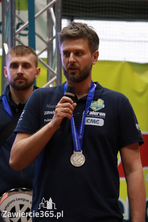 Fotorelacja: Piękne powitanie  Aluron CMC Warta Zawiercie