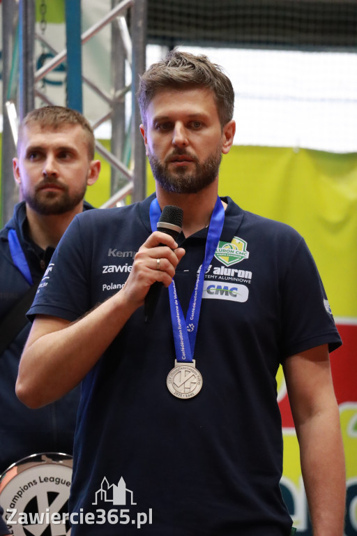 Fotorelacja: Piękne powitanie  Aluron CMC Warta Zawiercie