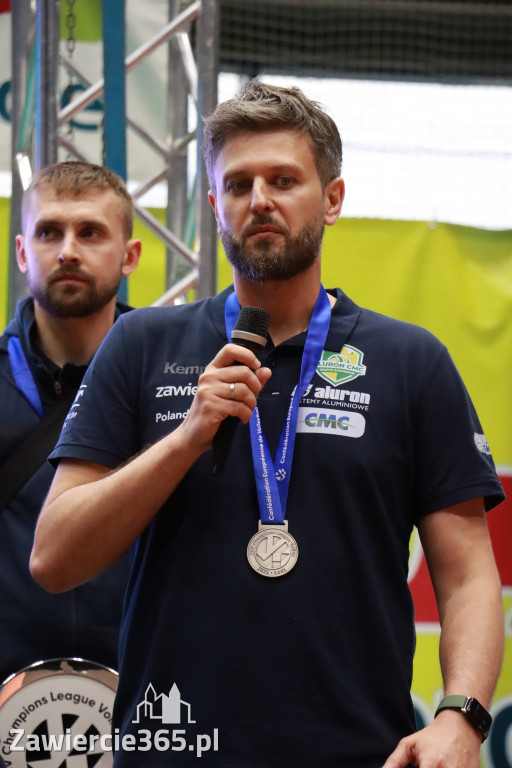 Fotorelacja: Piękne powitanie  Aluron CMC Warta Zawiercie