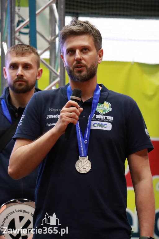 Fotorelacja: Piękne powitanie  Aluron CMC Warta Zawiercie