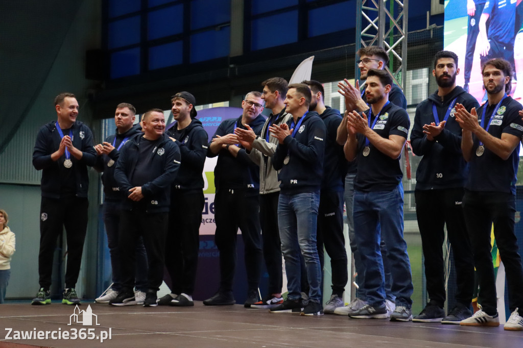 Fotorelacja: Piękne powitanie  Aluron CMC Warta Zawiercie