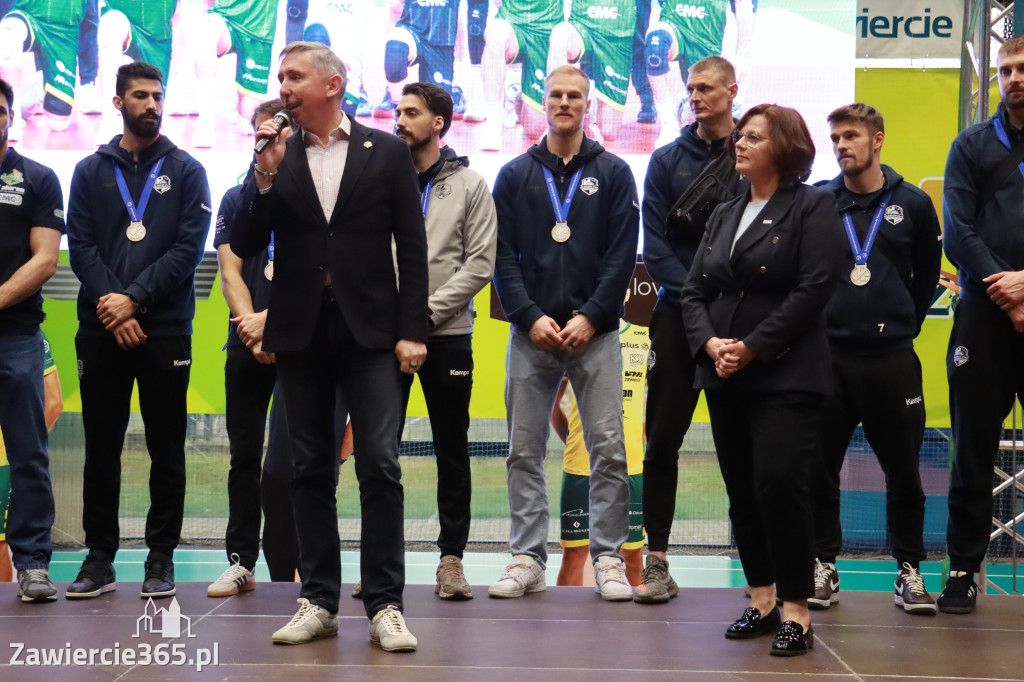 Fotorelacja: Piękne powitanie  Aluron CMC Warta Zawiercie
