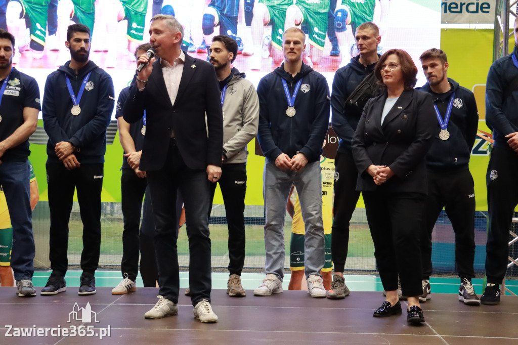 Fotorelacja: Piękne powitanie  Aluron CMC Warta Zawiercie