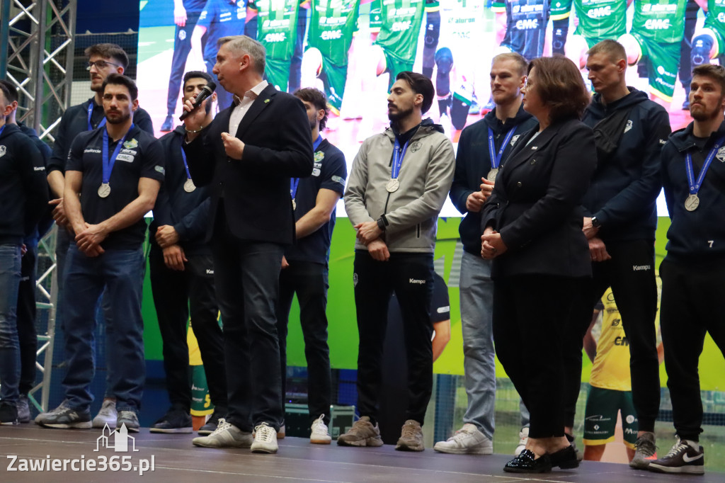 Fotorelacja: Piękne powitanie  Aluron CMC Warta Zawiercie