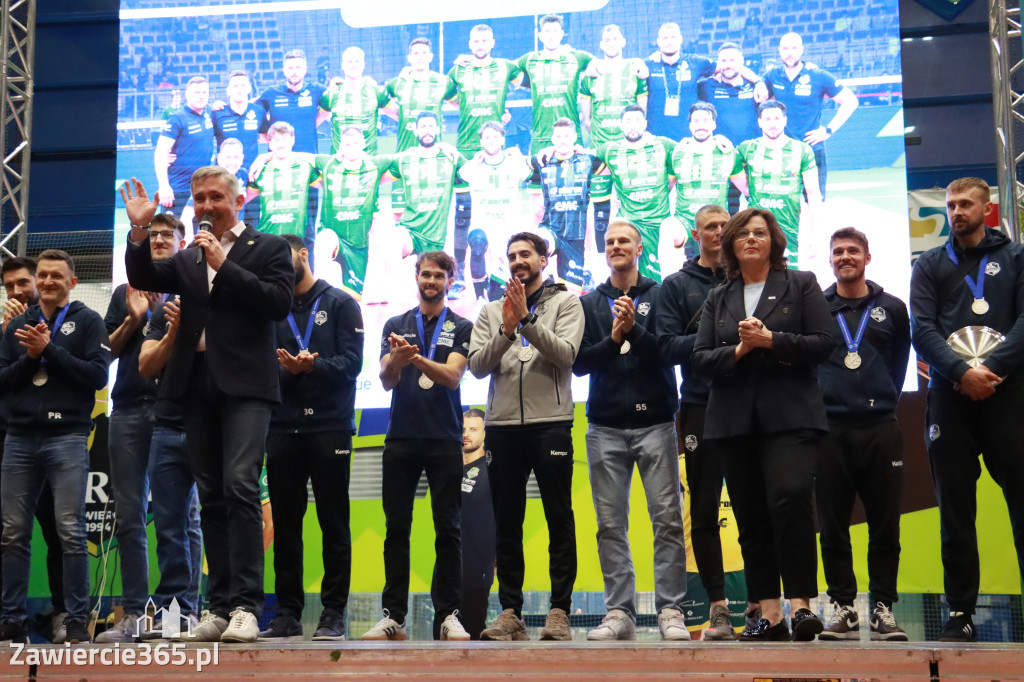 Fotorelacja: Piękne powitanie  Aluron CMC Warta Zawiercie