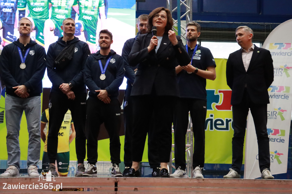 Fotorelacja: Piękne powitanie  Aluron CMC Warta Zawiercie