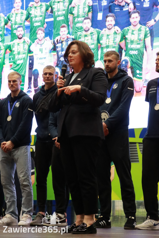 Fotorelacja: Piękne powitanie  Aluron CMC Warta Zawiercie