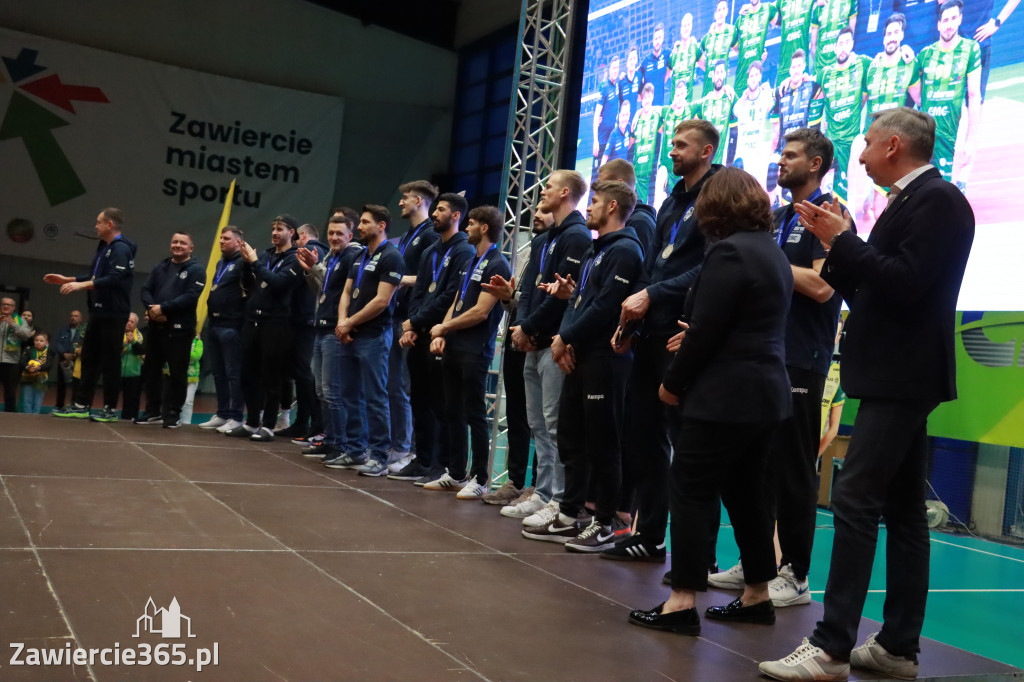 Fotorelacja: Piękne powitanie  Aluron CMC Warta Zawiercie
