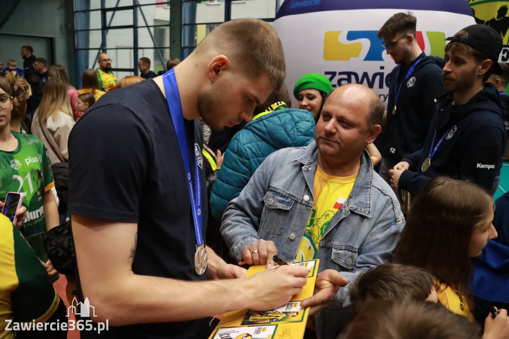 Fotorelacja: Piękne powitanie  Aluron CMC Warta Zawiercie