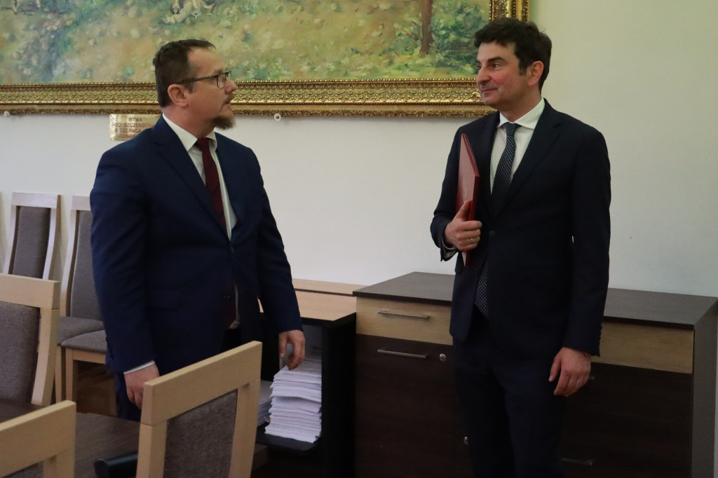 Fotorelacja: Podpisanie umowy o usunięciu niebezpiecznych odpadów w Szczekocinach