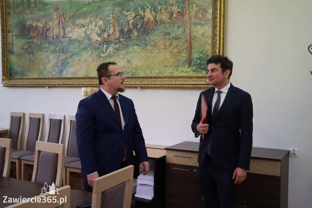 Fotorelacja: Podpisanie umowy o usunięciu niebezpiecznych odpadów w Szczekocinach