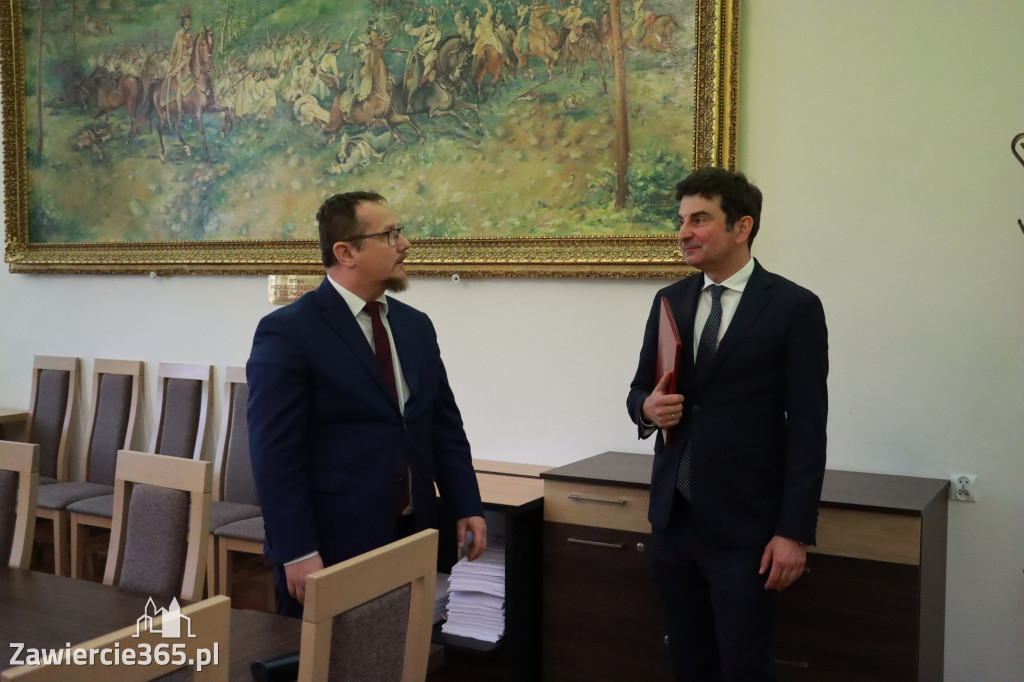 Fotorelacja: Podpisanie umowy o usunięciu niebezpiecznych odpadów w Szczekocinach