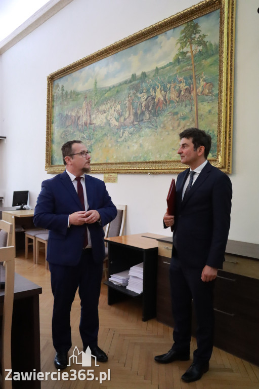 Fotorelacja: Podpisanie umowy o usunięciu niebezpiecznych odpadów w Szczekocinach