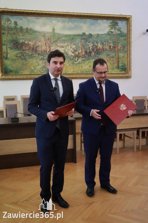 Fotorelacja: Podpisanie umowy o usunięciu niebezpiecznych odpadów w Szczekocinach