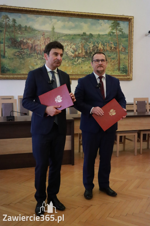 Fotorelacja: Podpisanie umowy o usunięciu niebezpiecznych odpadów w Szczekocinach