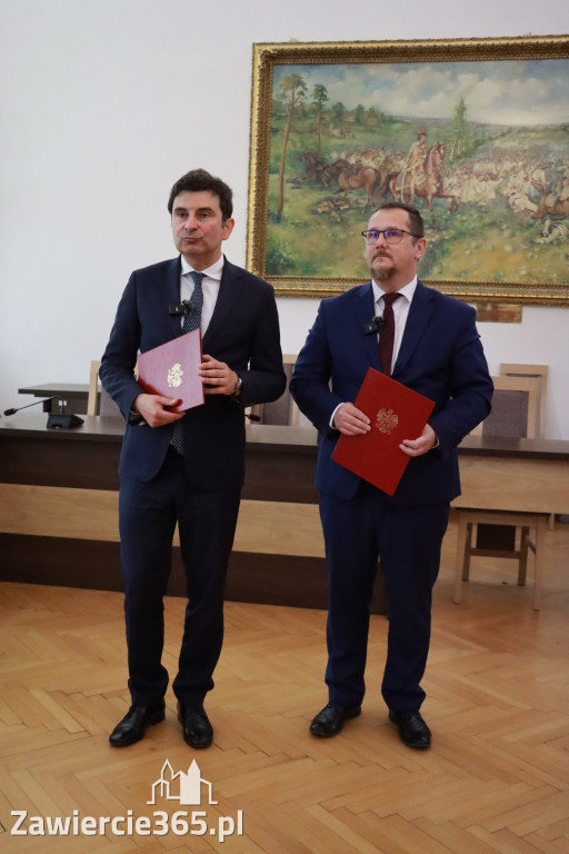 Fotorelacja: Podpisanie umowy o usunięciu niebezpiecznych odpadów w Szczekocinach