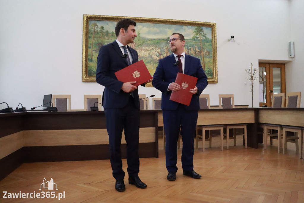 Fotorelacja: Podpisanie umowy o usunięciu niebezpiecznych odpadów w Szczekocinach