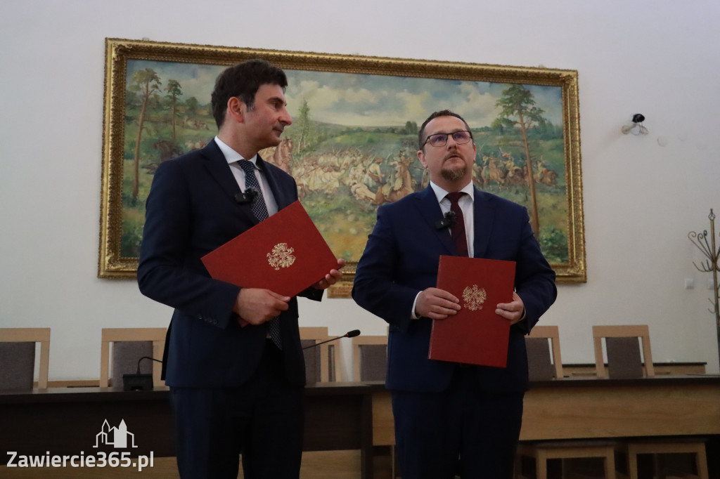 Fotorelacja: Podpisanie umowy o usunięciu niebezpiecznych odpadów w Szczekocinach