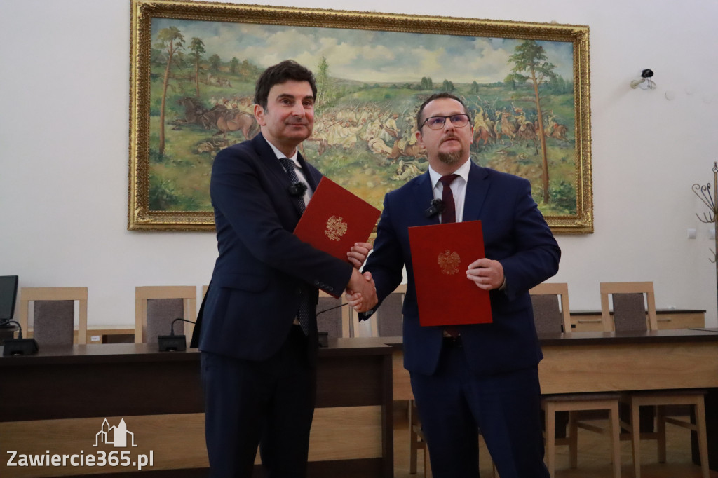 Fotorelacja: Podpisanie umowy o usunięciu niebezpiecznych odpadów w Szczekocinach