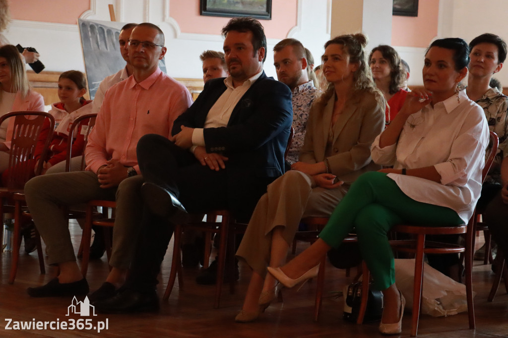 Fotorelacja: Wręczenie Nagród „AKTYWNI W DZIAŁANIU” w Zawierciu