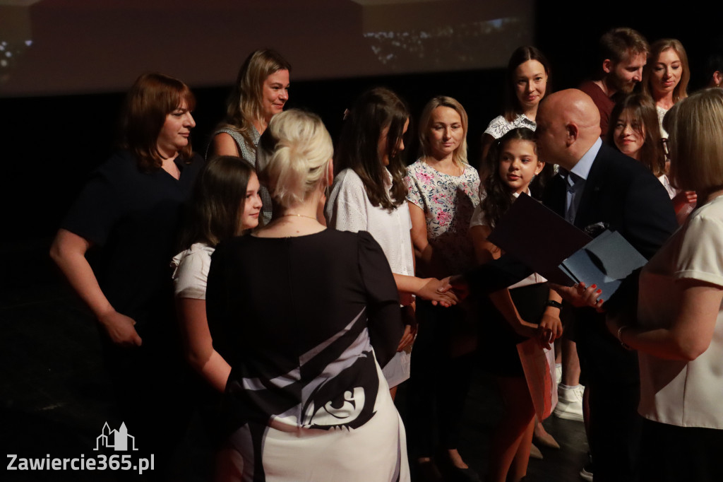 Fotorelacja: Zakończenie Roku Szkolnego SP2 w MOK Zawiercie