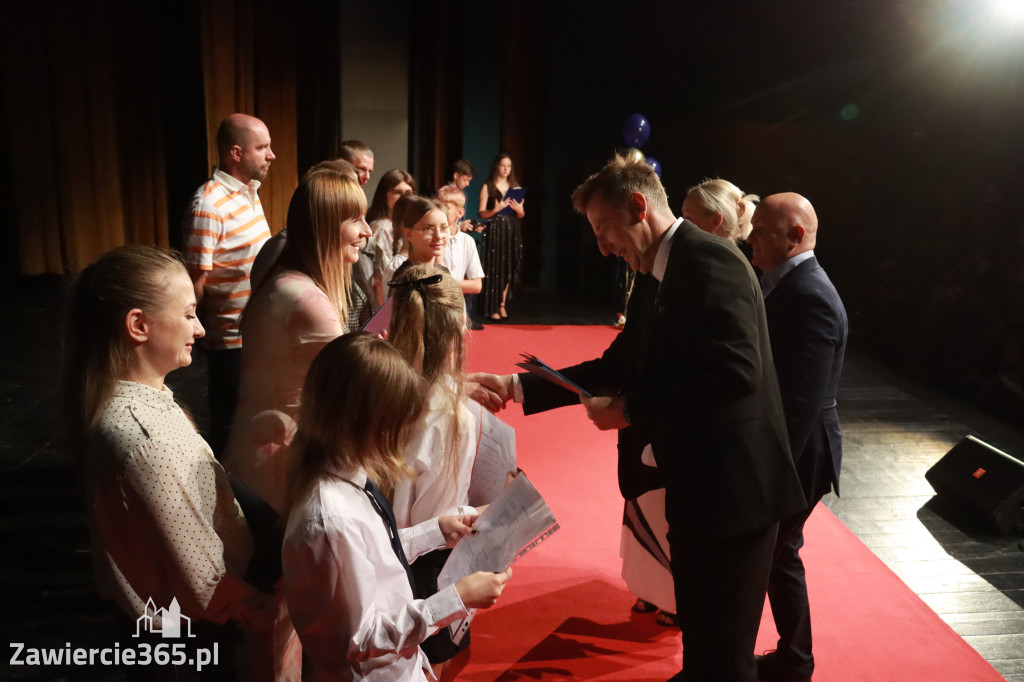 Fotorelacja: Zakończenie Roku Szkolnego SP2 w MOK Zawiercie