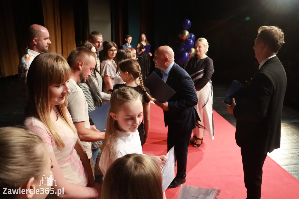 Fotorelacja: Zakończenie Roku Szkolnego SP2 w MOK Zawiercie