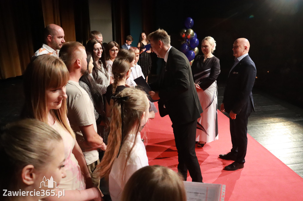 Fotorelacja: Zakończenie Roku Szkolnego SP2 w MOK Zawiercie