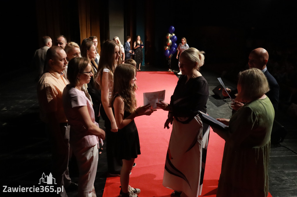 Fotorelacja: Zakończenie Roku Szkolnego SP2 w MOK Zawiercie