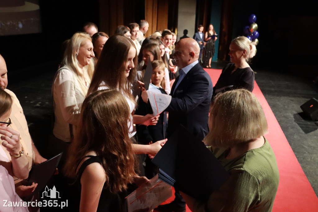Fotorelacja: Zakończenie Roku Szkolnego SP2 w MOK Zawiercie
