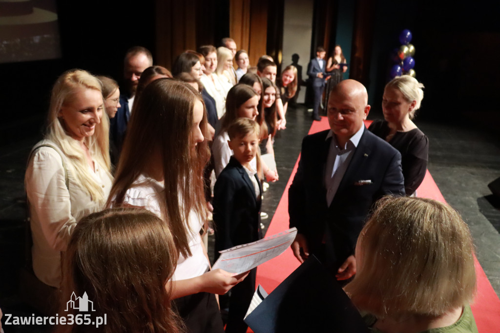Fotorelacja: Zakończenie Roku Szkolnego SP2 w MOK Zawiercie