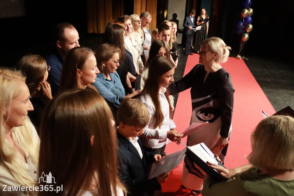 Fotorelacja: Zakończenie Roku Szkolnego SP2 w MOK Zawiercie