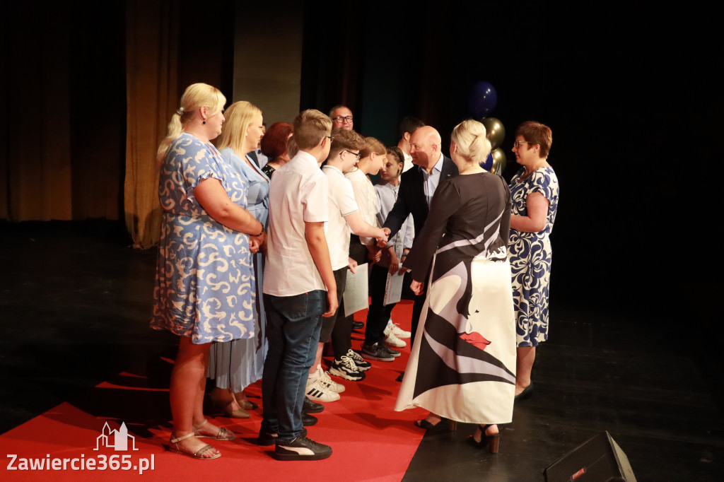 Fotorelacja: Zakończenie Roku Szkolnego SP2 w MOK Zawiercie