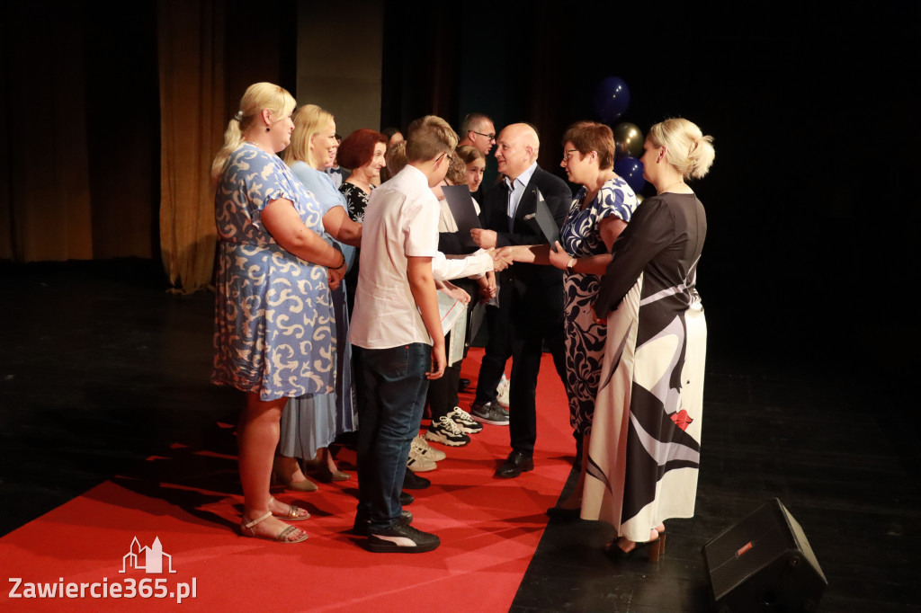 Fotorelacja: Zakończenie Roku Szkolnego SP2 w MOK Zawiercie