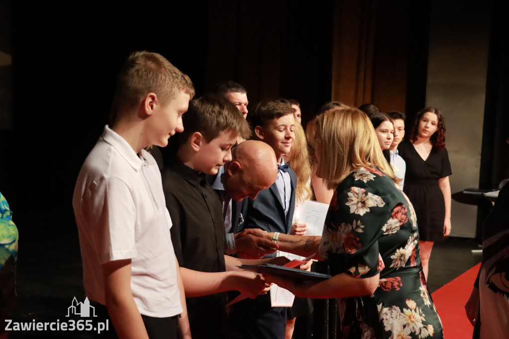 Fotorelacja: Zakończenie Roku Szkolnego SP2 w MOK Zawiercie