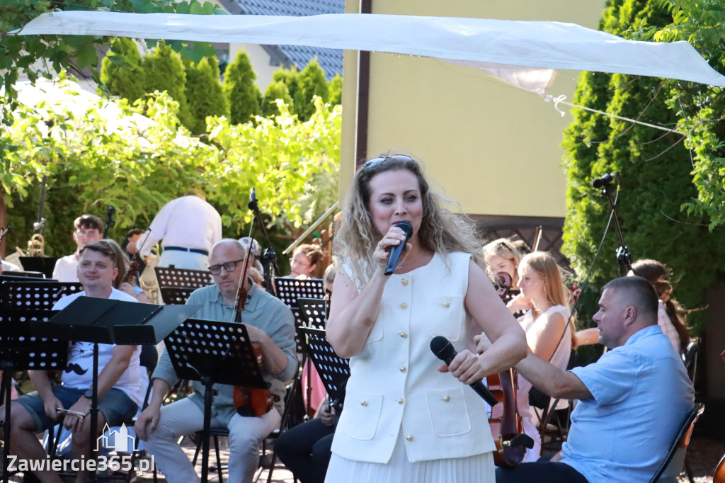 Fotorelacja I: Koncert Filharmonii Jurajskiej OPERETKA W OGRODZIE - Zawiercie