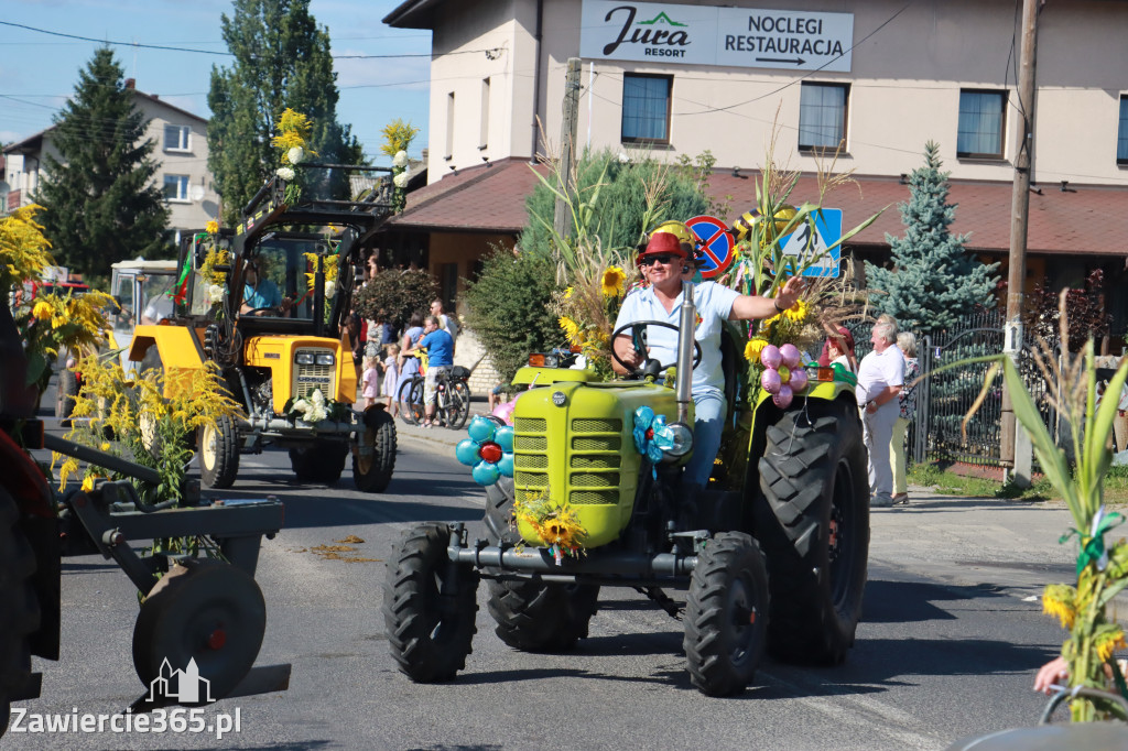 Fotorelacja: Korowód dożynkowy i Parada Ciągników w Kroczycach