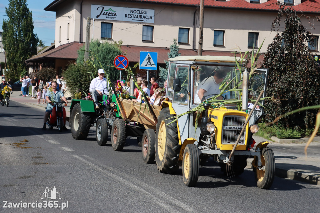 Fotorelacja: Korowód dożynkowy i Parada Ciągników w Kroczycach