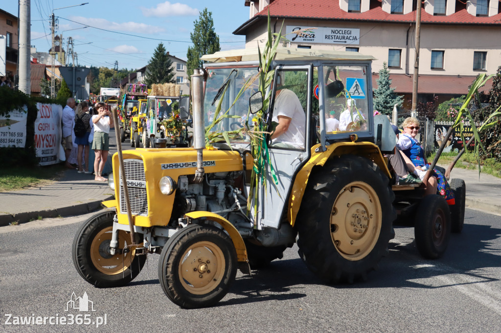 Fotorelacja: Korowód dożynkowy i Parada Ciągników w Kroczycach