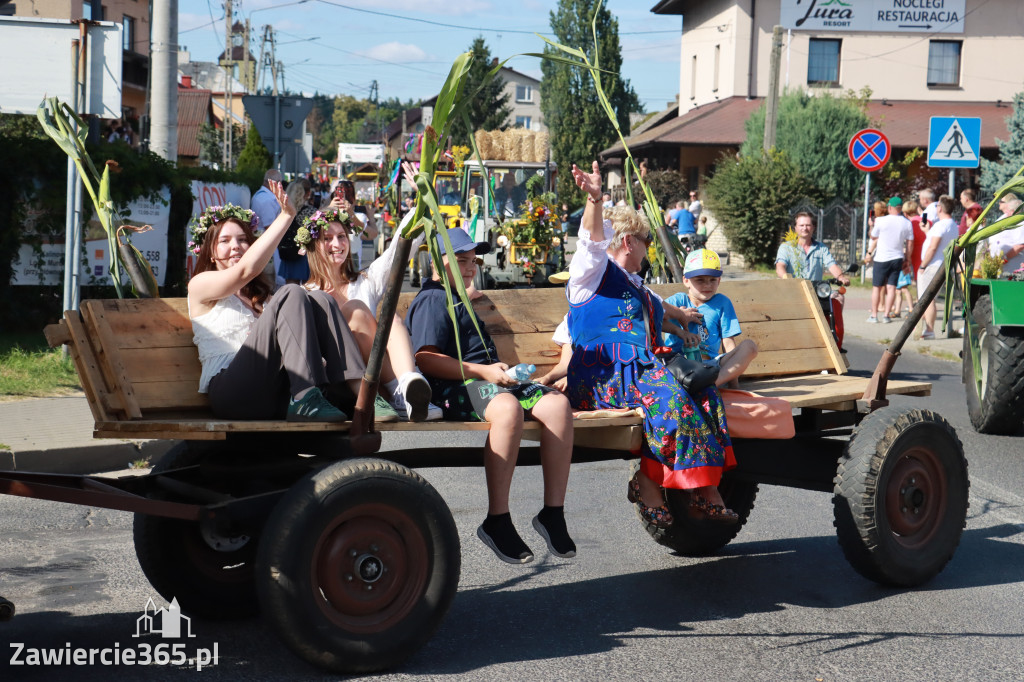 Fotorelacja: Korowód dożynkowy i Parada Ciągników w Kroczycach