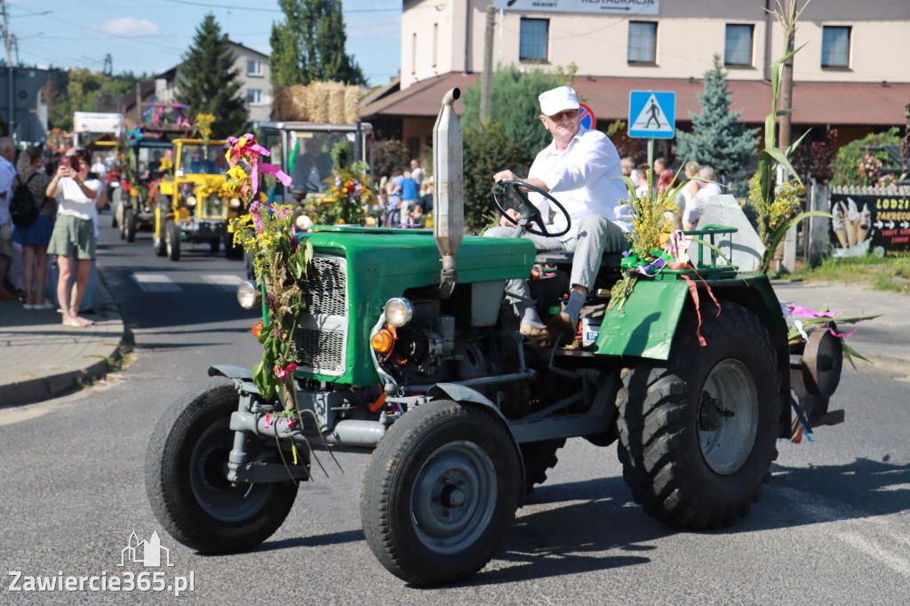 Fotorelacja: Korowód dożynkowy i Parada Ciągników w Kroczycach