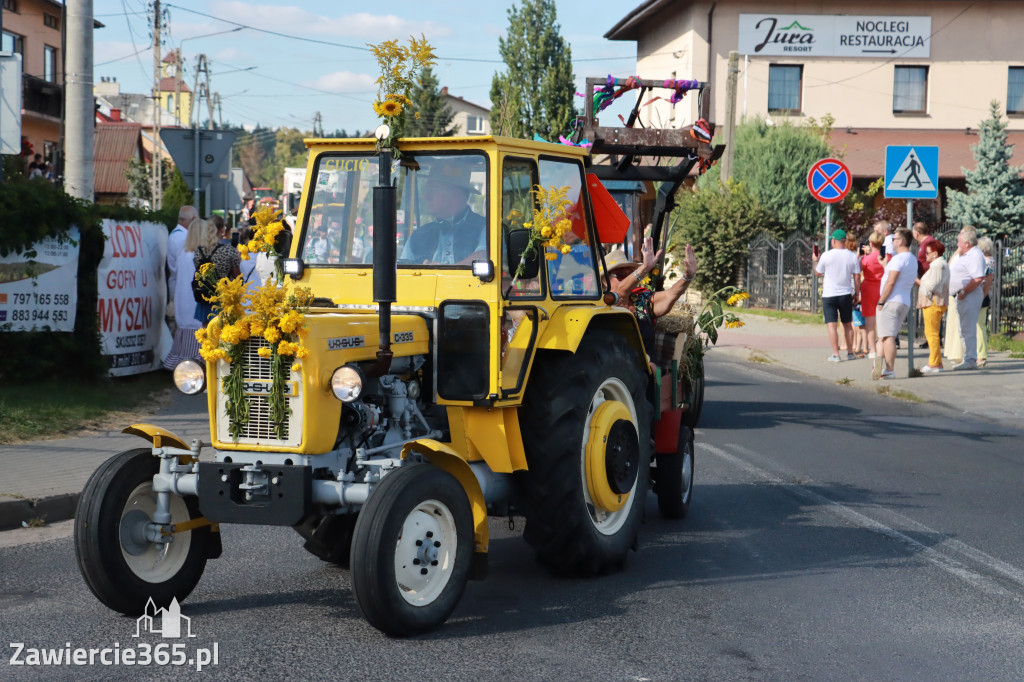Fotorelacja: Korowód dożynkowy i Parada Ciągników w Kroczycach