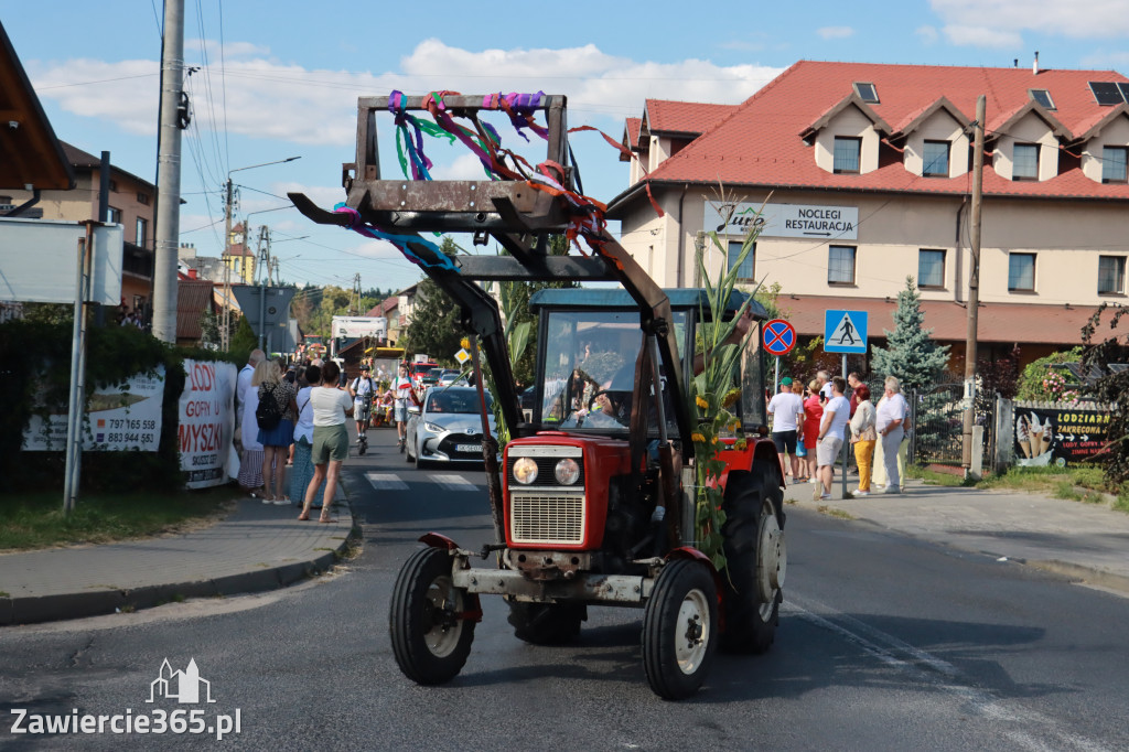 Fotorelacja: Korowód dożynkowy i Parada Ciągników w Kroczycach