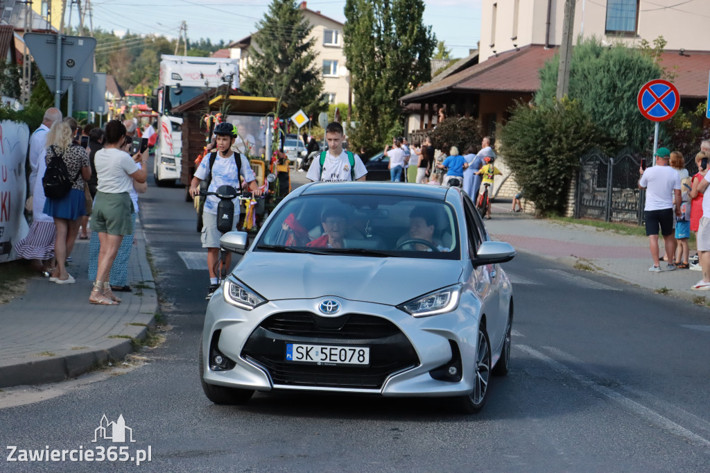 Fotorelacja: Korowód dożynkowy i Parada Ciągników w Kroczycach