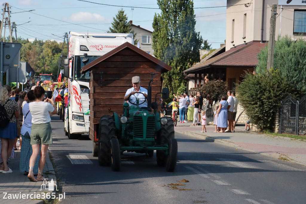 Fotorelacja: Korowód dożynkowy i Parada Ciągników w Kroczycach